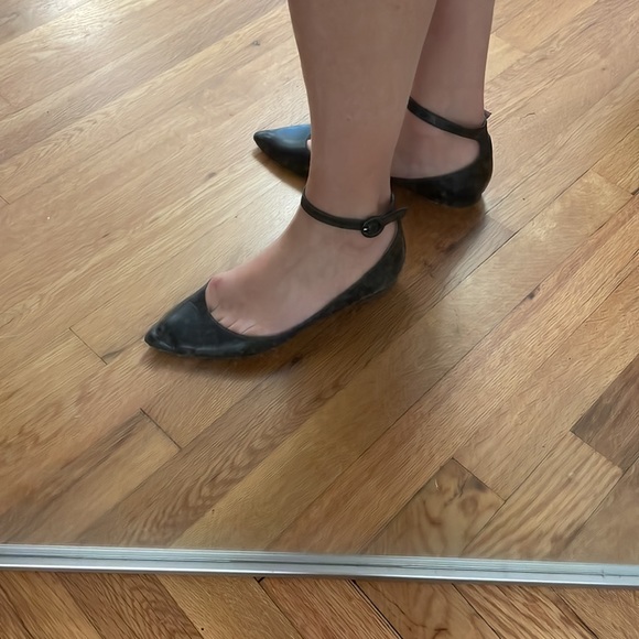 Gianvito Rossi Black Leather Pointed Toe, Ankle Strap Flats (Size 38) - Picture 5 of 5